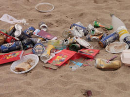 Afval op het strand