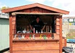 Funnie food stand